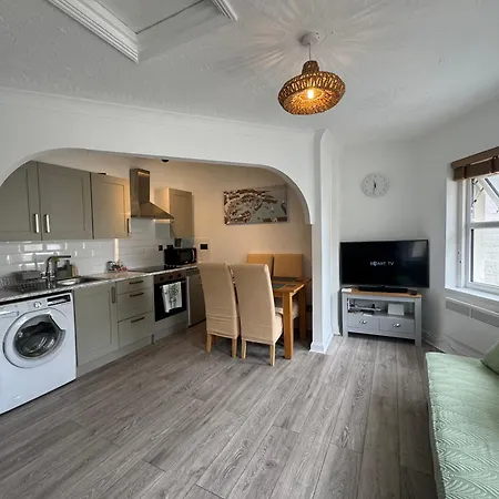 Purbeck Inn Entire Apartment In Bournemouth Town Centre-3